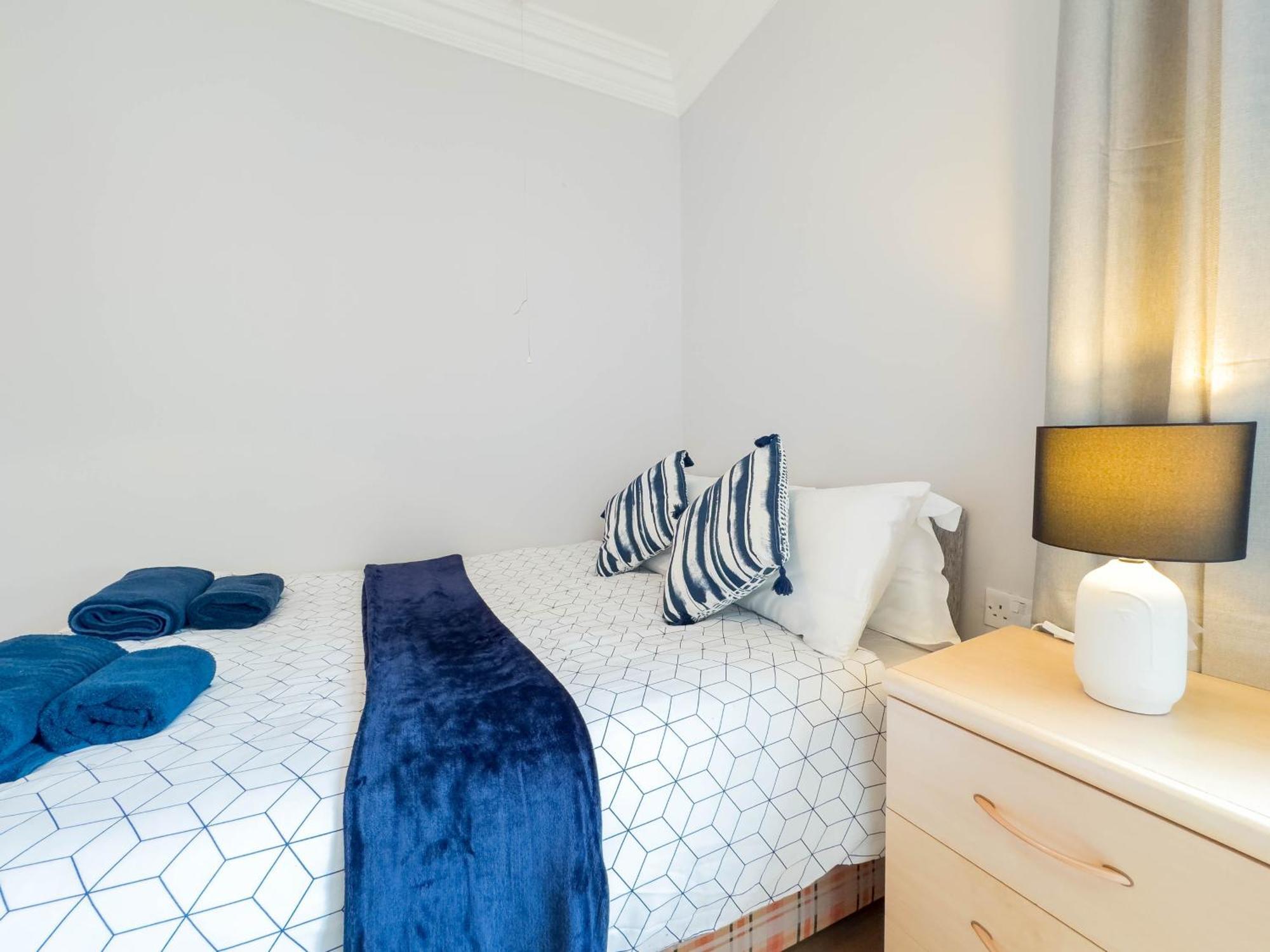 2 Bedroom Apartment เซาเทนด์ ออน ซี ภายนอก รูปภาพ