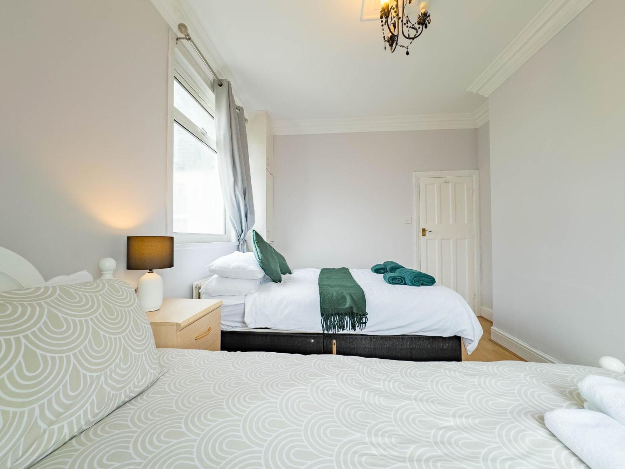 2 Bedroom Apartment เซาเทนด์ ออน ซี ภายนอก รูปภาพ
